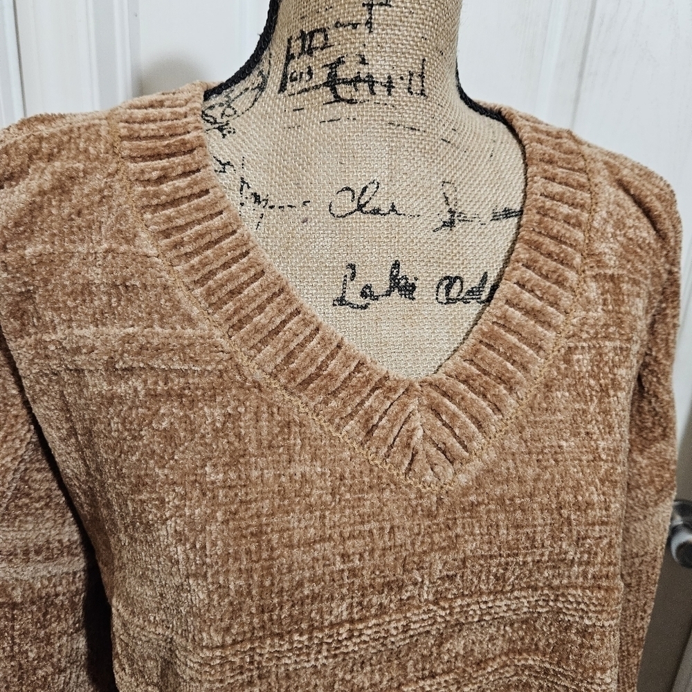 SO Caramel Brown V-Neck Chenille Sweater Size XL - Picture 3 of 13